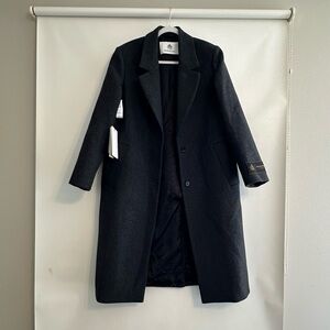 Aritzia 100% virgin wool coat (tags on)